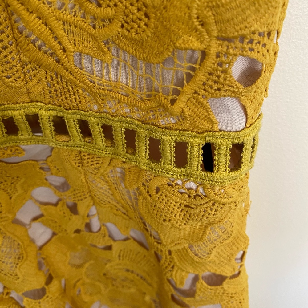 Missguided Mustard Lace Romper Size 10 Deep V Ladder Detail Playsuit - Picture 4 of 6